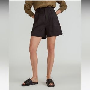 NWT Everlane TENCEL Way-High Drape Short